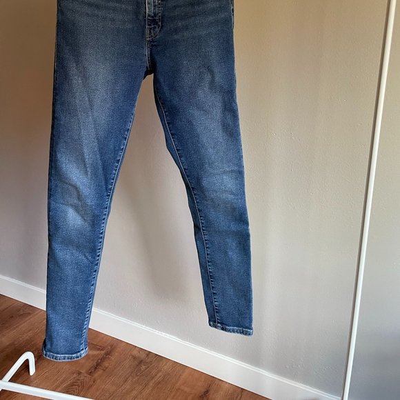 Levi's High Rise Skinny Jeans, Style 721, Size 29/30 - Picture 3 of 6